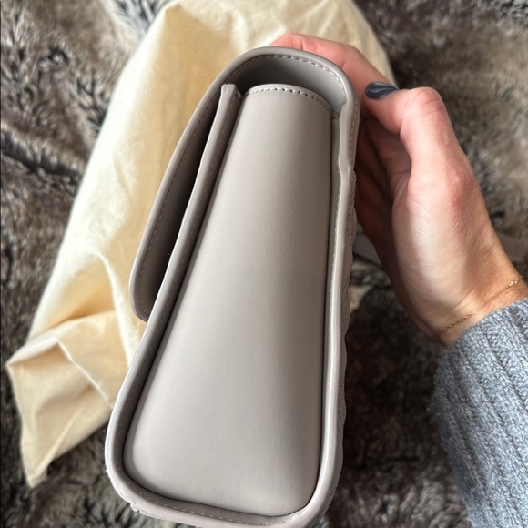 Tory Burch Fleming convertible in matte Grey Heron Quilted leather. Shoulder Bag - Picture 16 of 16